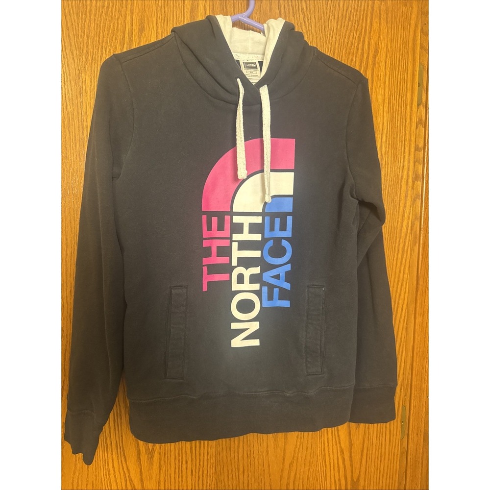 The North Face Women's Black Pullover Hoodie – Vertical Logo Small‎